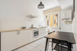 Fridge, oven, stovetop