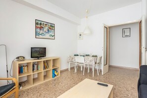 Living area - GuestHost - Nice 110 sqm apartment located on the first floor of a building with lift (stairs to access it), ideal for 6 people.The property is located in the center of Viareggio, in a strategic position, a few steps from the port and a short distance fr (Viareggio)