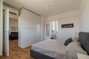 1 slaapkamer, een strijkplank/strijkijzer, wifi, beddengoed