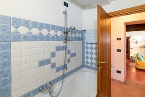 Regadera, secadora de cabello, bidet 