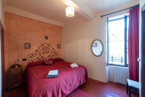 3 bedrooms, bed sheets