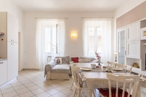 Dining - Livorno Lovely Sea View Apartment (Livorno)