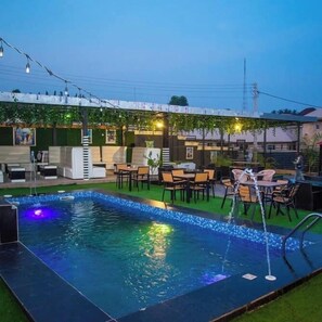 Outdoor pool - Billion Suite hotel Awka (Awka)