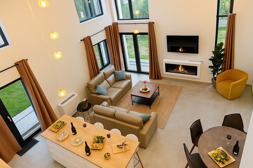 Luxury Villa Near Paris • 6 Private Suites • Cinema Room •Fireplace • Sleeps 10+