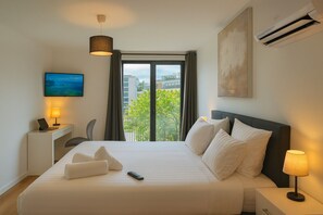 6 bedrooms, in-room safe, desk, iron/ironing board