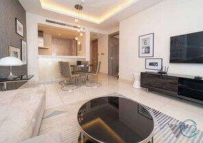 Luxury Apartment, 1 King Bed with Sofa bed, Pool View