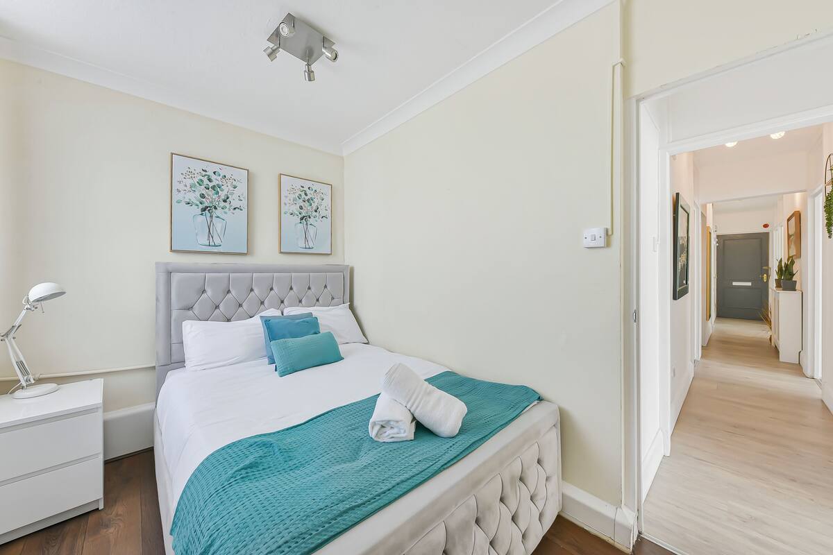 Deluxe Apartment, City View | Soundproofing, iron/ironing board, free WiFi, bed sheets
