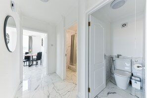 City Apartment, City View | Bathroom - Marble Arch Marylebone Flat (London)