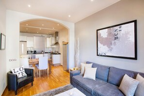 Smart TV - Apartment in Barcelona near Seabeach (Barcelona)