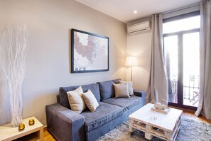 Smart TV - Apartment in Barcelona near Seabeach (Barcelona)