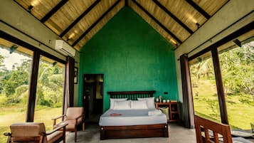 Luxury Cabin | Premium bedding, free minibar, individually furnished, desk