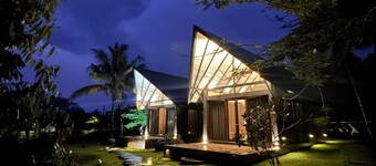 เฮฟเว่น บาย เดอะ เลค