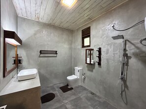 Free toiletries, bidet, towels, soap - Heaven By The Lake (Pitigala)