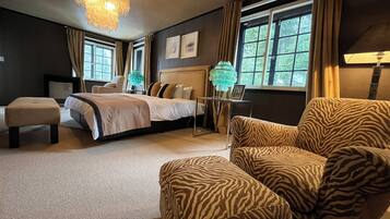 Deluxe Chalet | 5 bedrooms, desk, free WiFi