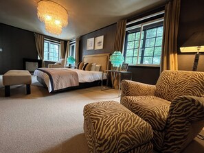 Chalé luxo | 5 quartos, escrivaninha, Wi-Fi de cortesia