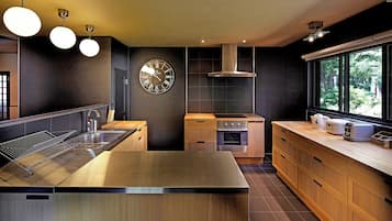 Deluxe Chalet | Private kitchen | Full-sized fridge, microwave, stovetop, dishwasher