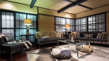 Deluxe Chalet | Living area | Flat-screen TV