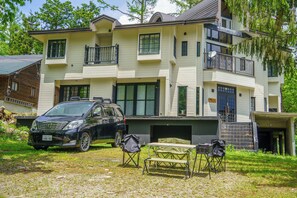 Front of property - Hakuba Mountain Lodge (Hakuba)
