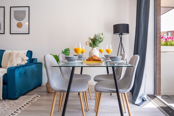 City Apartment | Living area | 40-inch Smart TV with satellite channels - Stylish 1-Bedroom with Balcony near Soho (London)