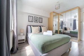 City Apartment | 1 bedroom, individually decorated, individually furnished, desk - Stylish 1-Bedroom with Balcony near Soho (London)