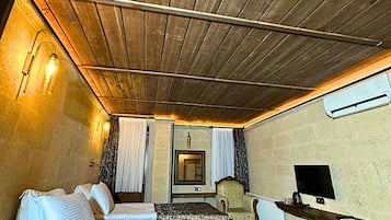 Standard Triple Room, Balcony, Mountain View | Soundproofing, free WiFi, bed sheets