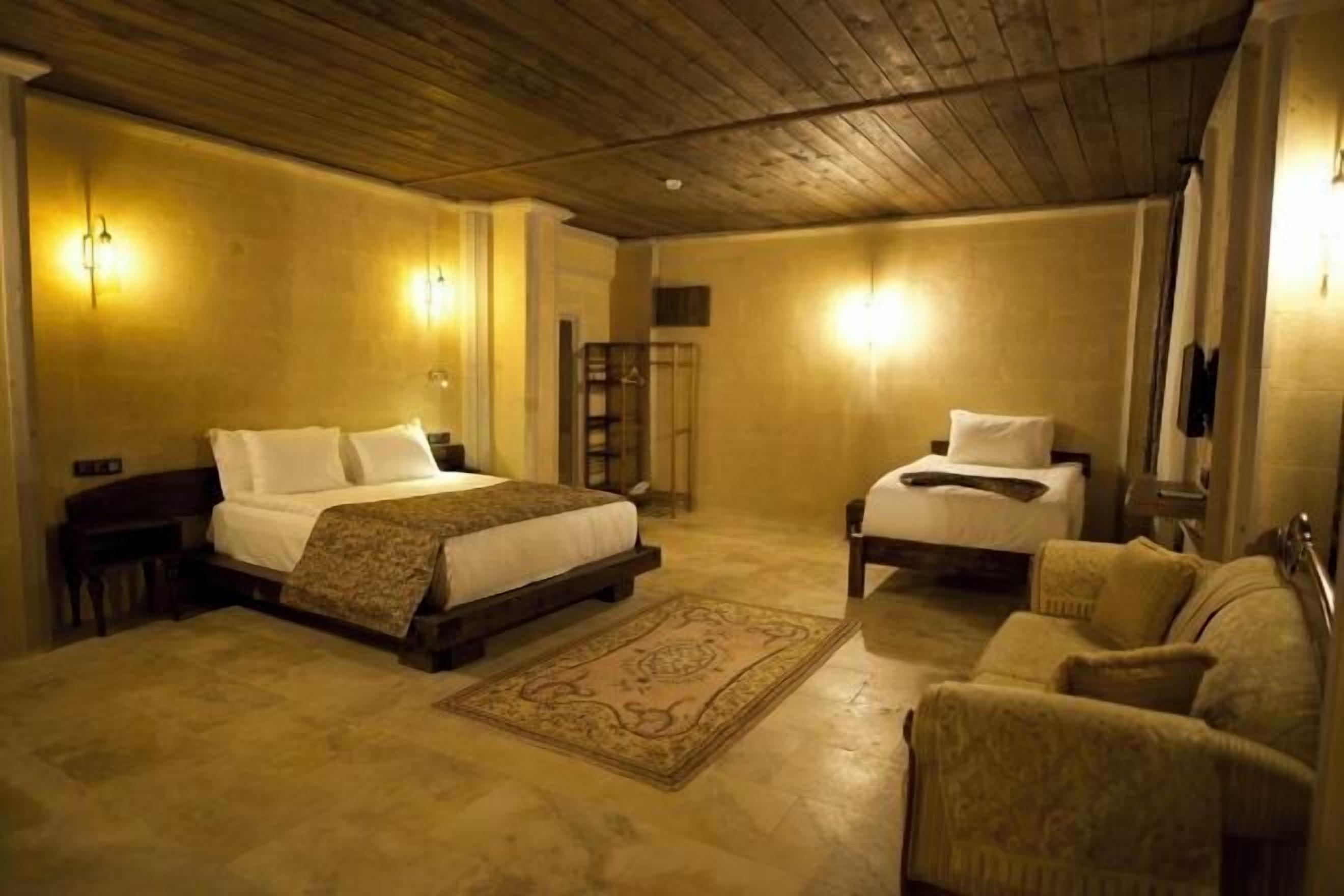 Soundproofing, free WiFi, bed sheets