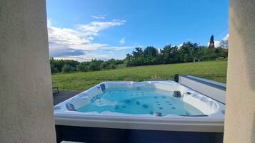 Bain à remous extérieur