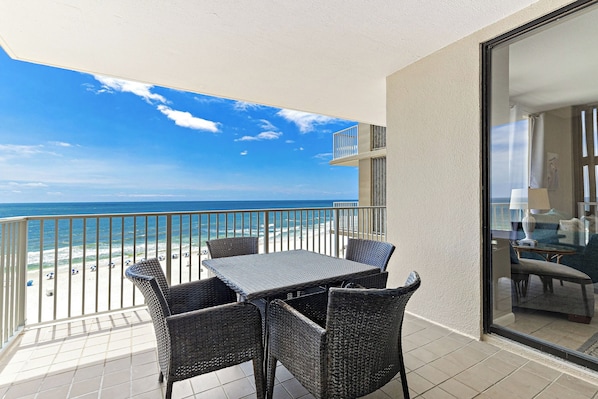 Condo exclusivo, 3 habitaciones, balcón, vista a la playa | Vista desde la habitación