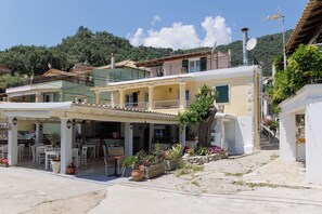 Exterior - Salt & Sun by Konnect - TwoBedroom Seaview Apartment, Kaminaki Beach (Corfu)