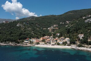 Beach - Salt & Sun by Konnect - TwoBedroom Seaview Apartment, Kaminaki Beach (Corfu)