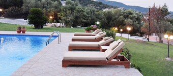 La Maison Blanche - Relaxing villa with private outdoor pool.