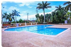 15 outdoor pools