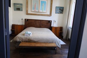 1 bedroom, iron/ironing board, travel cot, free WiFi - Jolie Maison Dans le Centre Historique de Bourdeilles (Bourdeilles)