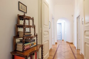 Interior - Adriana Star, Large Luxury, AC, 4 Bedrooms 2 Bathrooms (Roma)