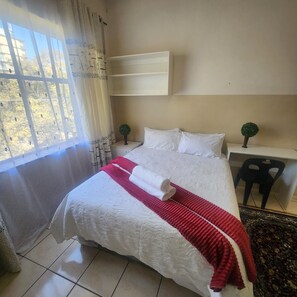 Standard Double Room, 1 Queen Bed, Non Smoking | Individually decorated, desk, laptop workspace, free WiFi - Sunny Lodge (Pretoria)