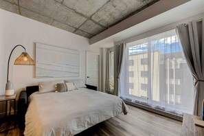 2 habitaciones, tabla de planchar con plancha, cuna de viaje y wifi 