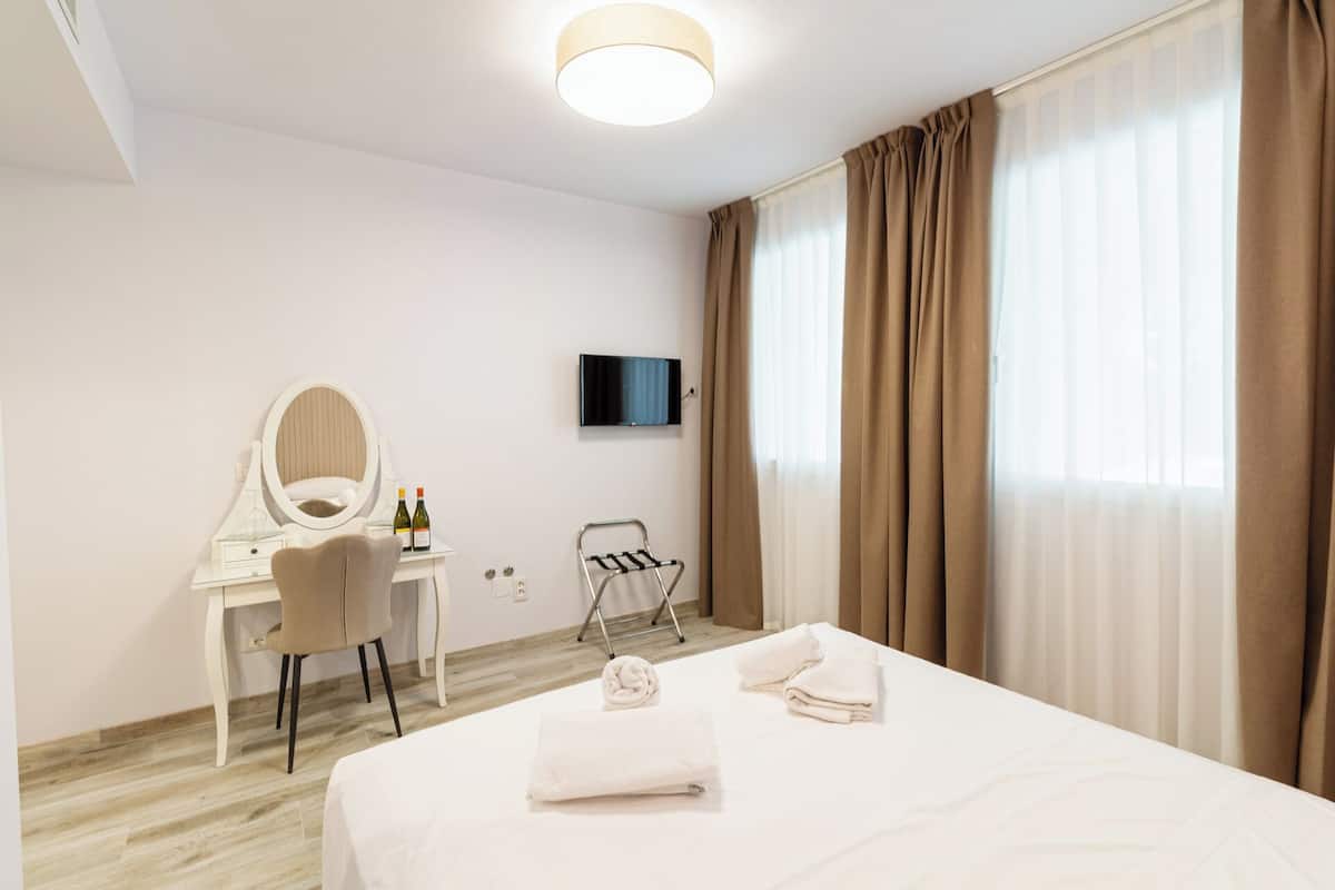 Camera Standard, 1 letto matrimoniale (Rossignola) | Biancheria da letto di alta qualità, una cassaforte in camera