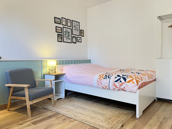 Free WiFi, bed sheets