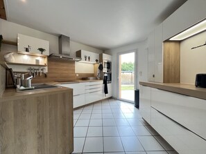 Réfrigérateur, micro-ondes, four, lave-vaisselle