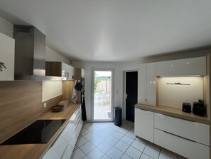 Réfrigérateur, micro-ondes, four, lave-vaisselle