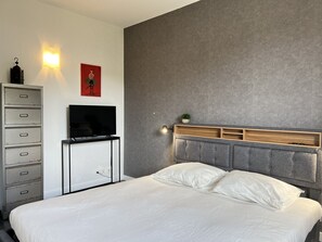 4 chambres, bureau, Wi-Fi gratuit, draps fournis