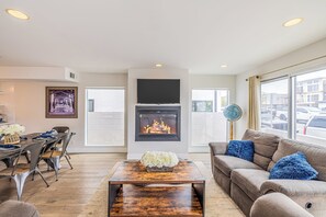 Smart TV, fireplace