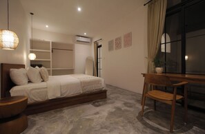 Individually decorated, individually furnished, desk, laptop workspace - Casa Batu Mejan (Canggu)