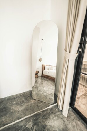 Individually decorated, individually furnished, desk, laptop workspace - Casa Batu Mejan (Canggu)