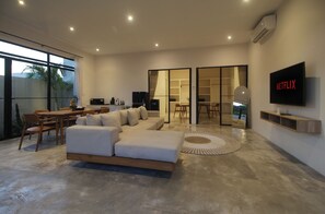 55-inch Smart TV with digital channels - Casa Batu Mejan (Canggu)