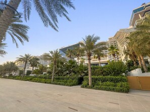 Property grounds - Five Palm Luxury | 2BR w/ Pool View, Gym & Prime Beach Stay (Palm)