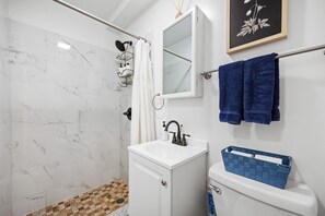 Hair dryer, towels - Highly Recommended Studio Near Times Square (New York)