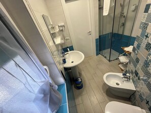 Comfort Quadruple Room, Balcony