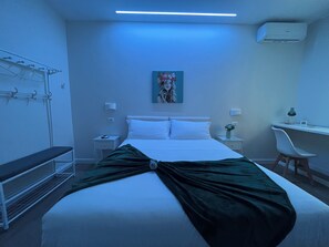 Comfort Double or Twin Room | Desk, free WiFi - F.ROOMS NAPOLI VIA SEMENTINI (Naples)
