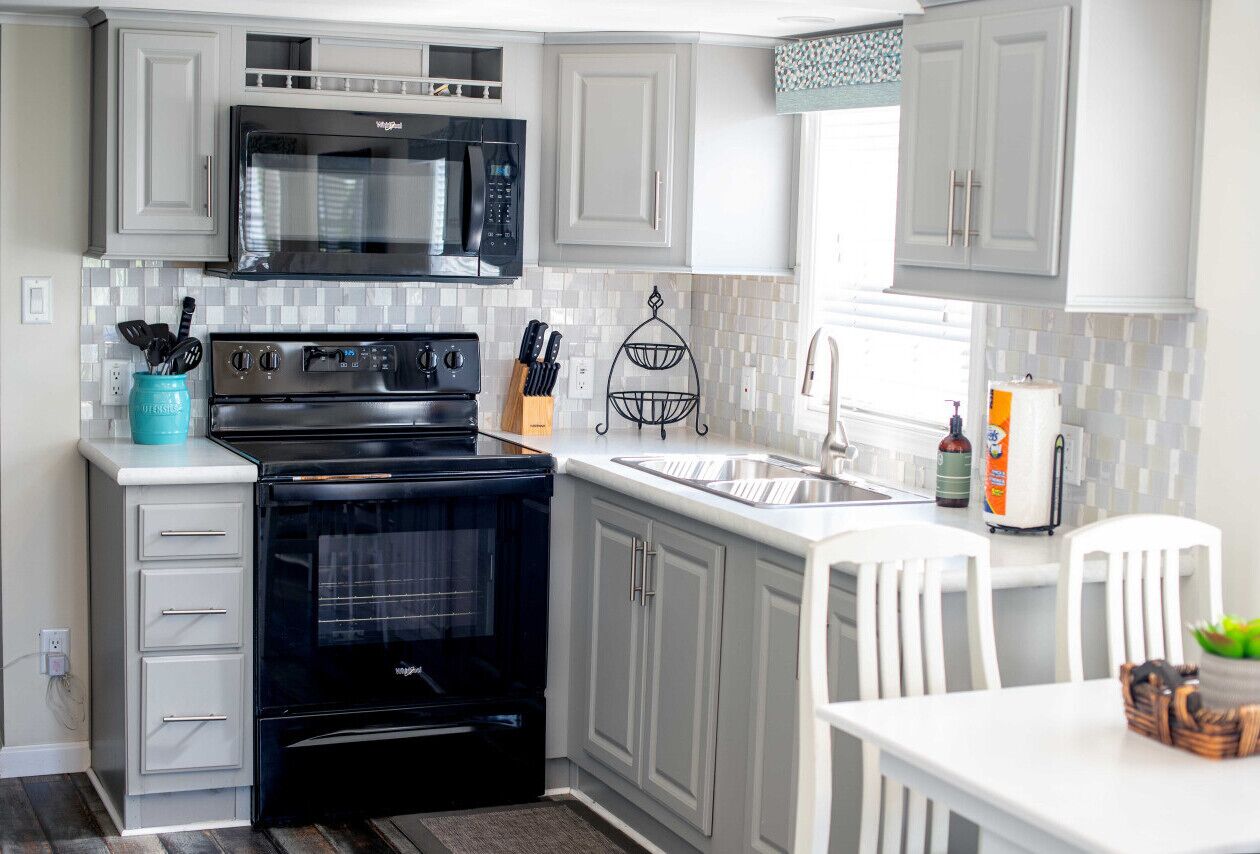 Réfrigérateur, micro-ondes, four